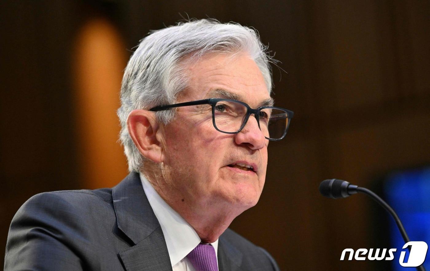 제롬 파월 연방준비제도 (연준)의장이 7일(현지시간) 워싱턴 의사당 상원에서 열린 상원 은행위원회 청문회에 출석해 3월 FOMC서 기준 금리 '빅스텝' 가능성을 시사하는 발언을 하고 있다. ⓒ AFP=뉴스1 ⓒ News1 우동명 기자