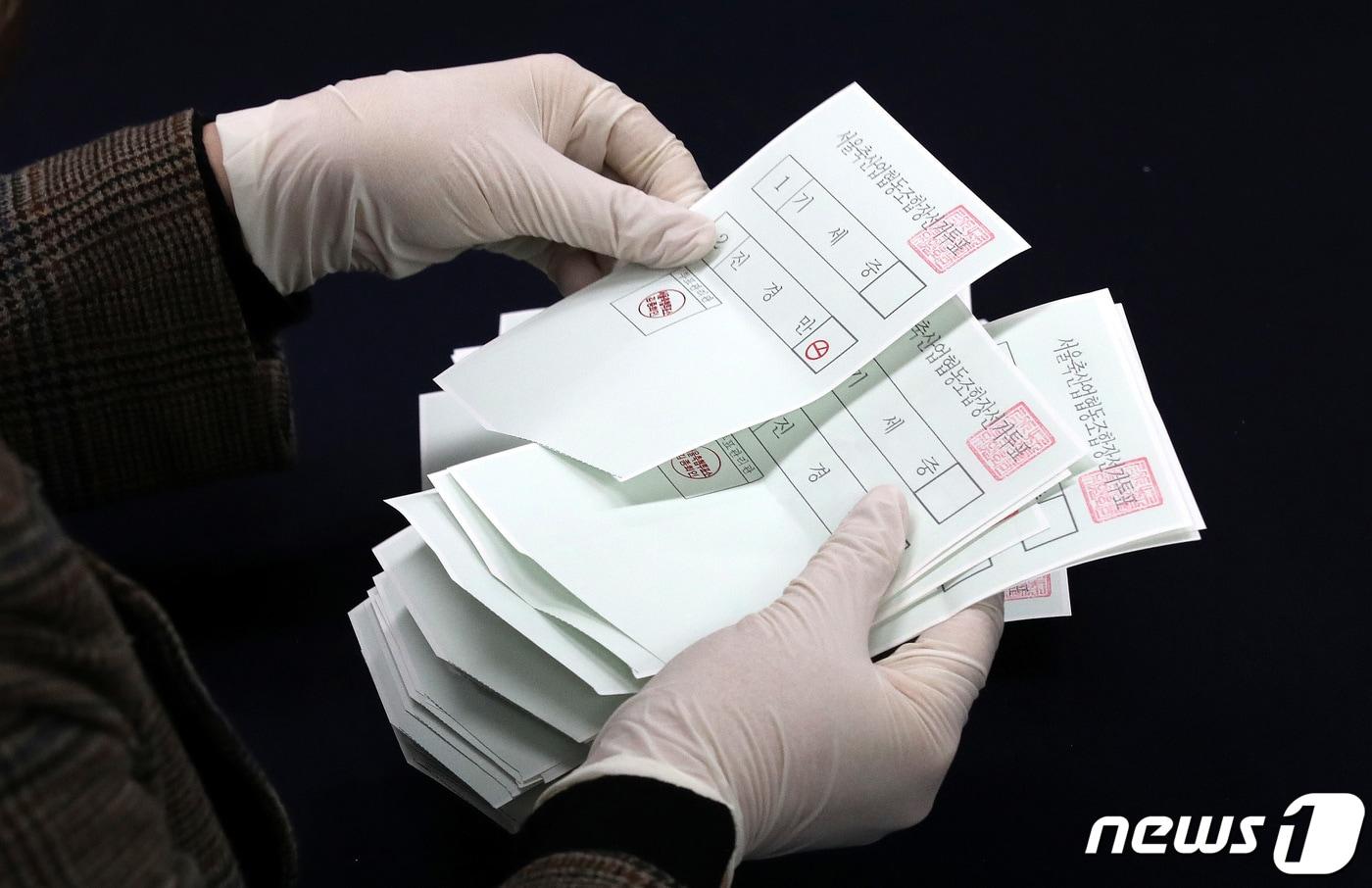 3회 전국동시조합장선거 개표 결과 충북 충주는 기존 조합장이, 음성은 도전자들이 강세를 보였다.(자료사진)/뉴스1 ⓒ News1 박지혜 기자