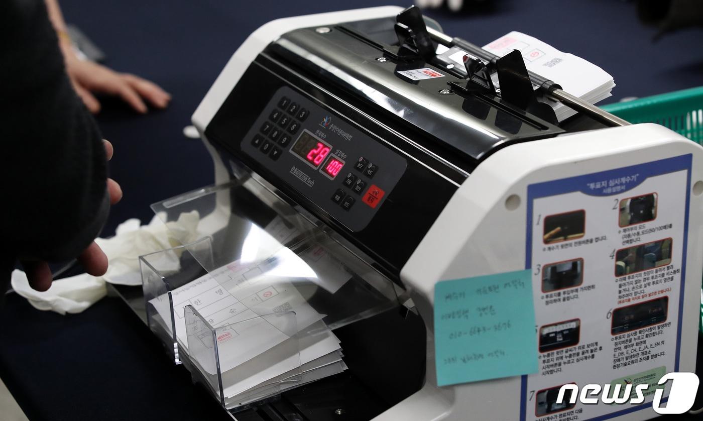 본문 이미지 - 8일 충북원예농협 박철선 조합장이 6선에 성공하며 충주에서 최다선 조합장이 됐다.(자료사진)/뉴스1 ⓒ News1 박지혜 기자