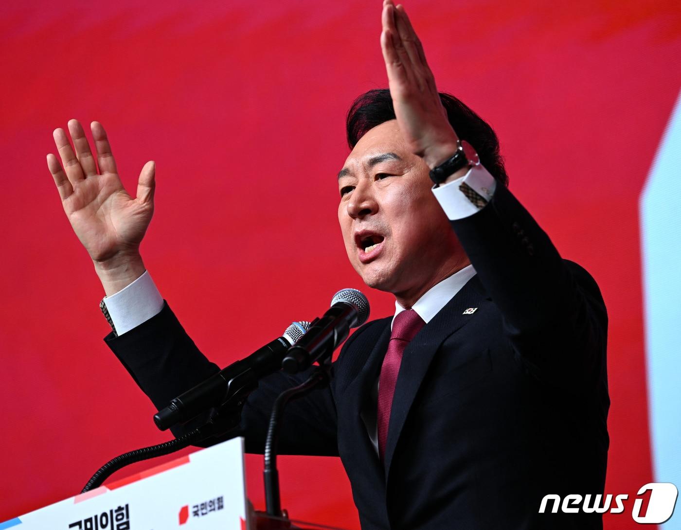 본문 이미지 - 김기현 전 국민의힘  대표가 국민의힘 제3차 전당대회에서 당대표직 수락연설을 하고 있는 모습. &#40;공동취재&#41; 2023.3.8/뉴스1 ⓒ News1 허경 기자