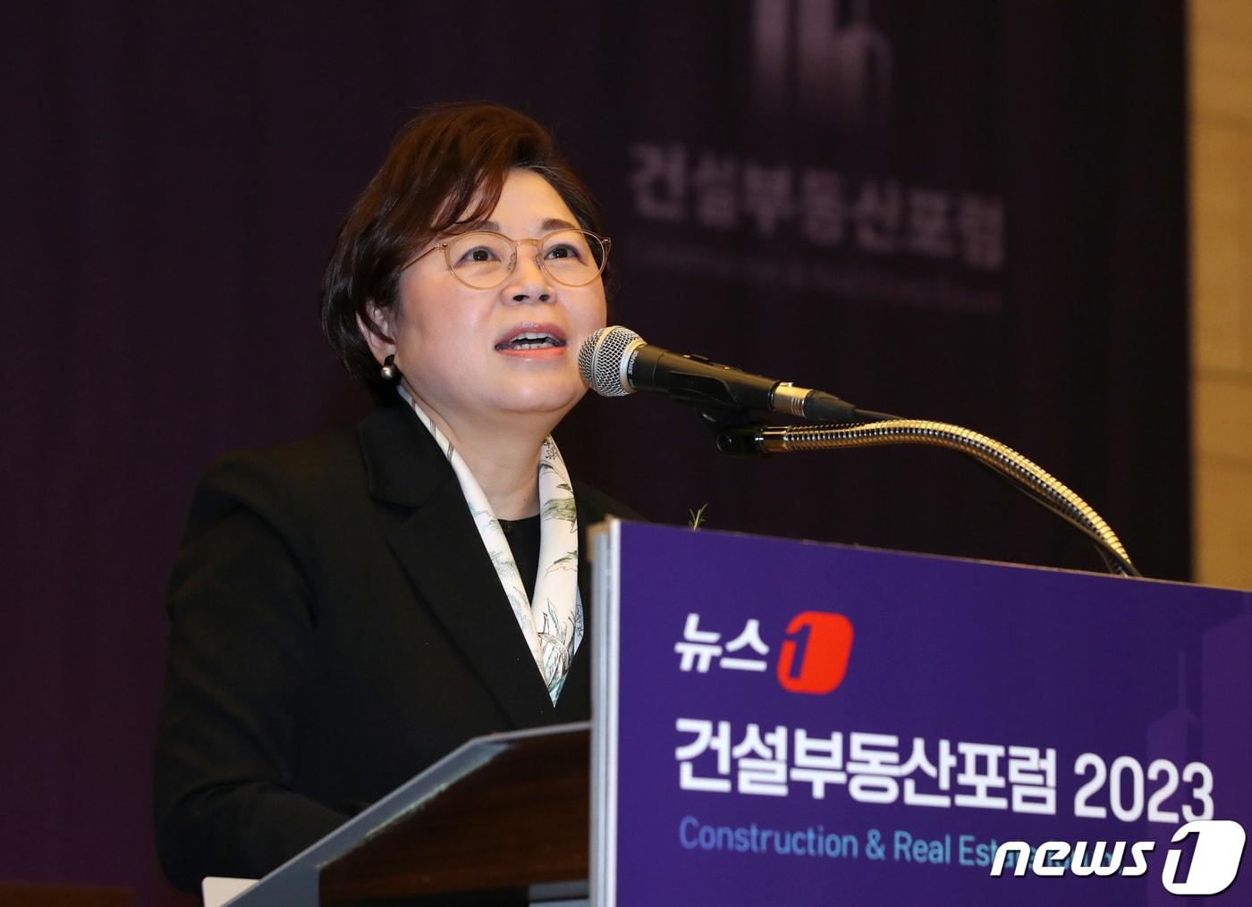 본문 이미지 - 김정재 국회 국토교통위원회 국민의힘 간사가 9일 오후 서울 중구 대한상공회의소 의원회의실에서 뉴스1 주최로 열린 '2023 건설부동산포럼'에서 축사를 하고 있다. 2023.3.9/뉴스1 ⓒ News1 구윤성 기자