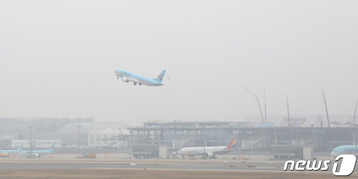 중부내륙 및 서해 앞바다 곳곳에 안개가 낀 9일 인천국제공항 계류장 일대가 안개로 덮여 있다. 2023.3.9/뉴스1 ⓒ News1 임세영 기자