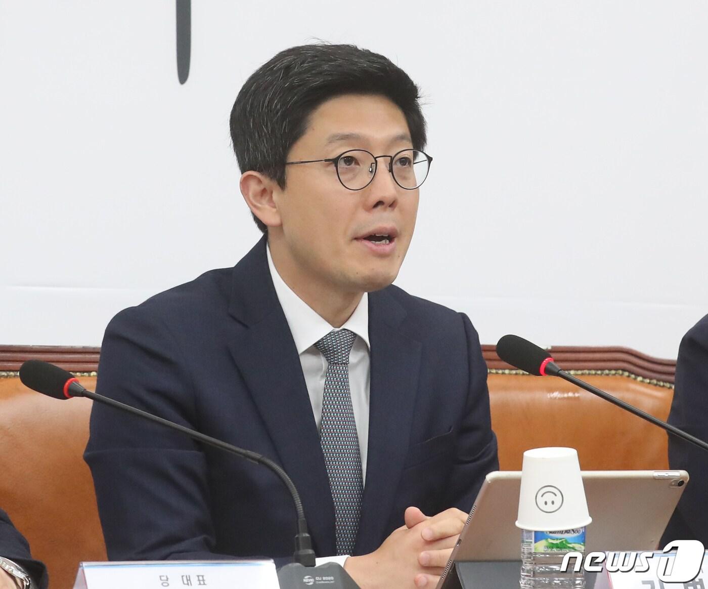 본문 이미지 - 김병민 국민의힘 최고위원이 10일 오전 서울 여의도 국회에서 열린 최고위원회의에서 발언을 하고 있다. 2023.4.10/뉴스1 ⓒ News1 송원영 기자