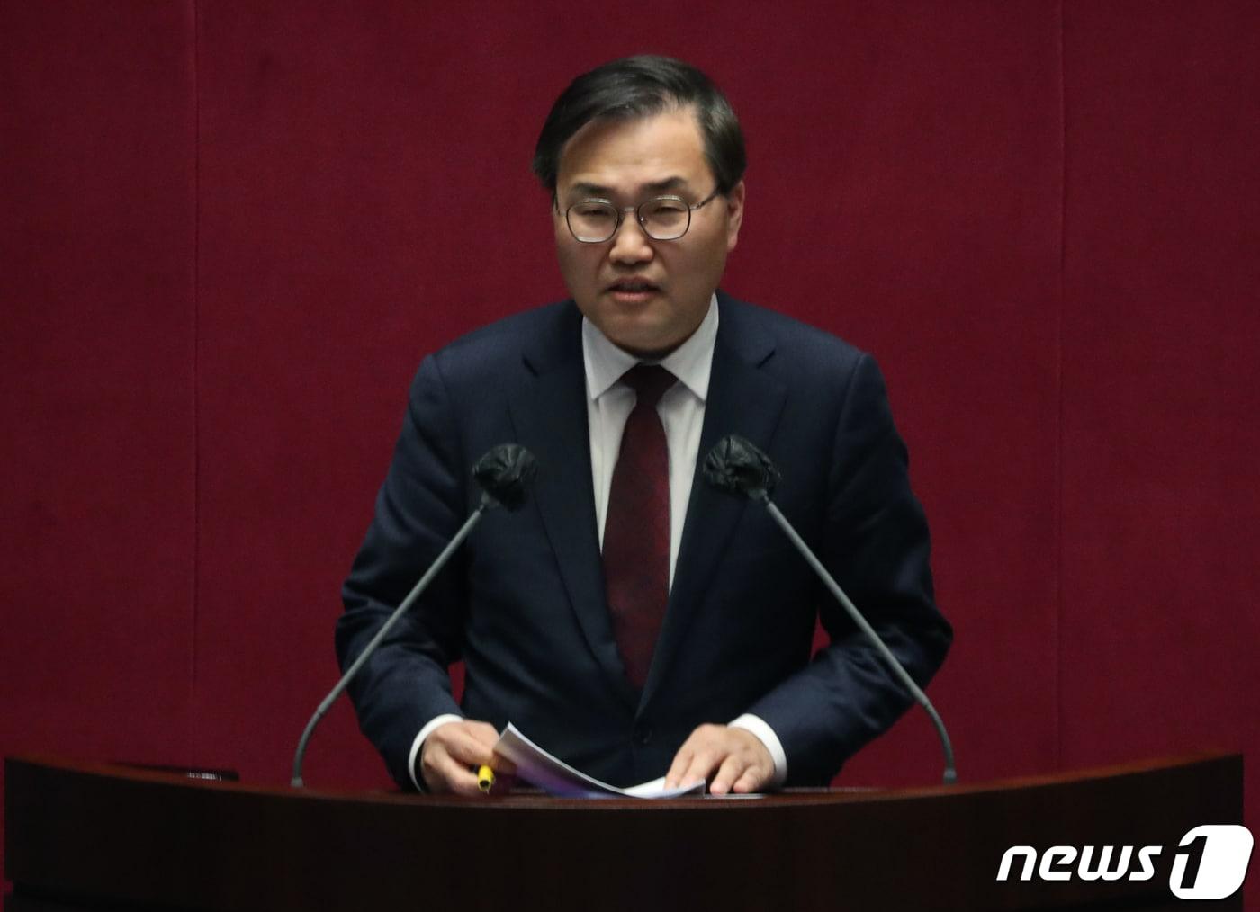 본문 이미지 - 홍석준 국민의힘 의원(대구 달서갑)은 7일 디시인사이드 우울증갤러리 등 익명 온라인 커뮤니티에서 유통되는 불법정보에 의한 사회적 악영향에 대응하기 위한 정보통신망법 개정을 추진한다고 밝혔다. 뉴스1 ⓒ News1 자료 사진