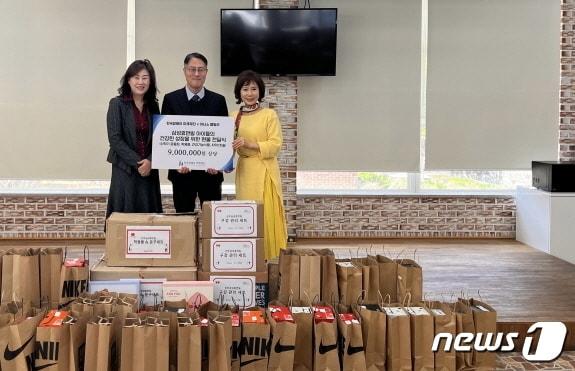 본문 이미지 - 한국암웨이 미래재단(이하 미래재단)이 삼성휴먼빌에 따뜻한 사랑을 전달했다.(삼성휴먼빌 제공)/뉴스1