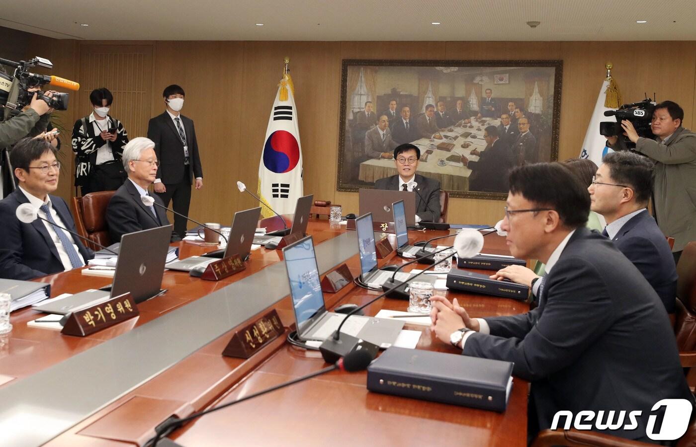 이창용 한국은행 총재가 11일 서울 중구 한국은행에서 열린 금융통화위원회를 주재하고 있다. 2023.4.11/뉴스1 ⓒ News1 사진공동취재단