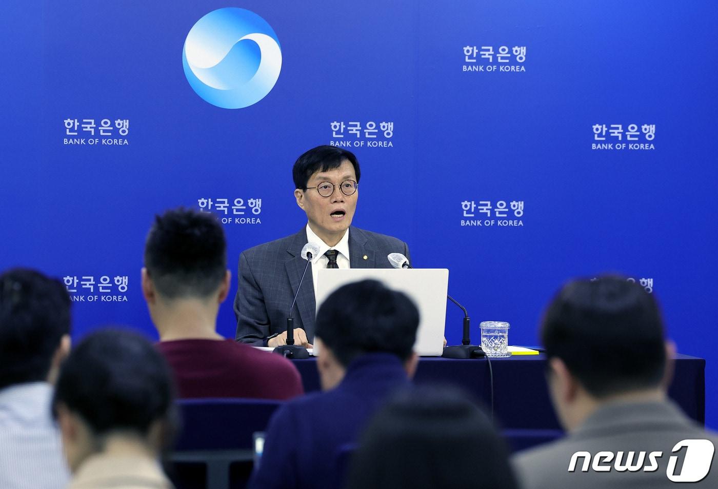 본문 이미지 - 이창용 한국은행 총재가 11일 서울 중구 한국은행에서 통화정책방향 기자간담회를 하고 있다. 2023.4.11/뉴스1 ⓒ News1 사진공동취재단