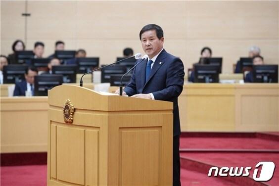 본문 이미지 - 전남도의회 차영수 의원이 11일  도의회 본회의에서 전남도교육청의 교육행정에 대한 질의를 하고 있다.(전남도의회 제공)/뉴스1