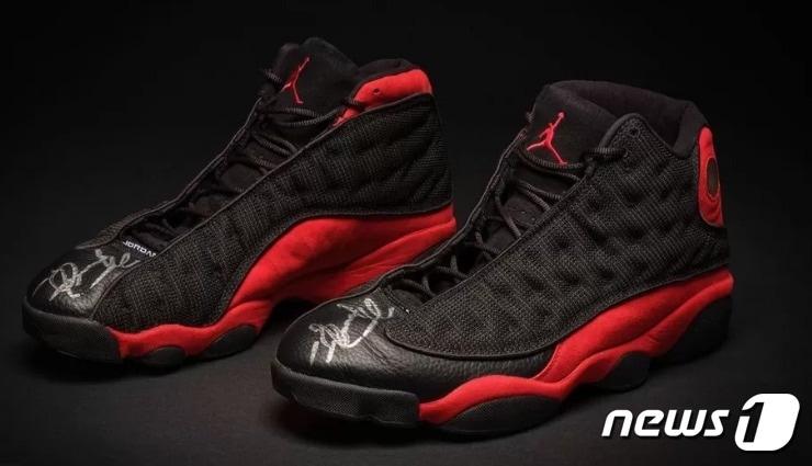 본문 이미지 - 경매에 나온 마이클 조던 운동화 - 소더비 배포