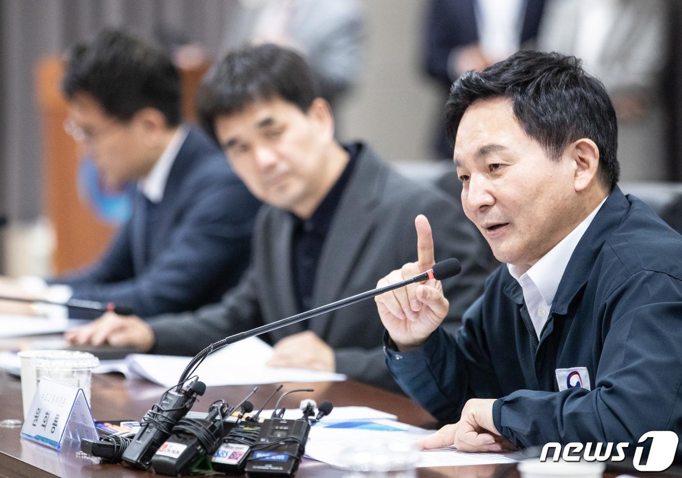 본문 이미지 - 원희룡 국토부 장관이 12일 오후 서울 서초구 한국부동산원 강남지사에서 열린 집값 작전세력 근절 대책 회의에서 발언을 하고 있다. 2023.4.12/뉴스1 ⓒ News1 이재명 기자