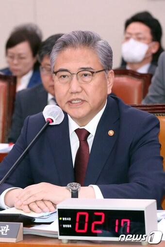 본문 이미지 - 박진 외교부 장관이 12일 오후 국회 외교통일위원회 전체회의에서 발언하고 있다. 2023.4.12/뉴스1 ⓒ News1 황기선 기자