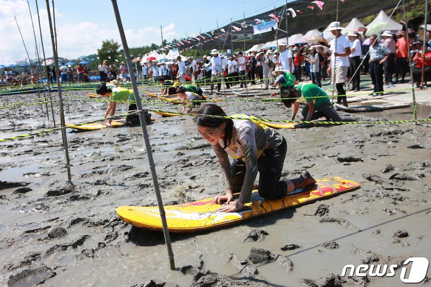 보성군은 오는 5월 6일 벌교갯벌에서 '벌교갯벌 레저뻘배대회'를 개최한다(보성군 제공) 