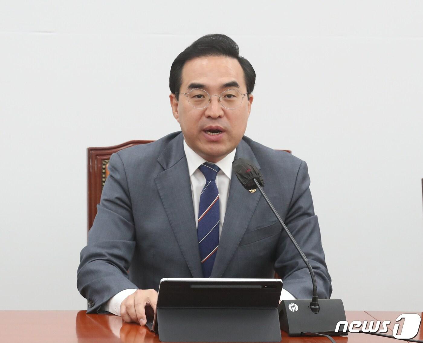 본문 이미지 - 박홍근 더불어민주당 원내대표가 13일 오전 서울 여의도 국회에서 열린 정책조정회의에서 모두 발언을 하고 있다. 2023.4.13/뉴스1 ⓒ News1 송원영 기자