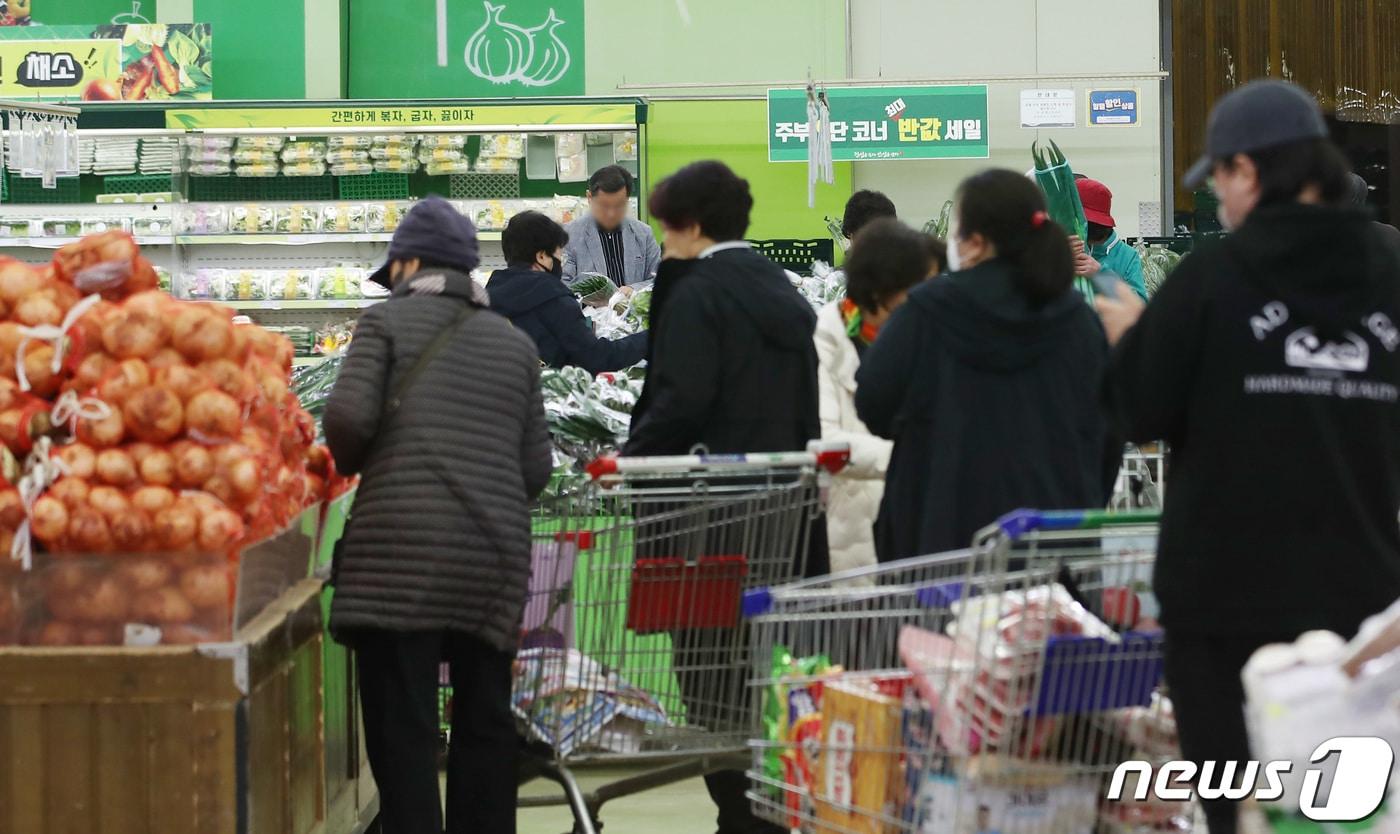 서울 시내 대형마트에서 농수산물 코너 모습. 2023.4.13/뉴스1 ⓒ News1 김민지 기자