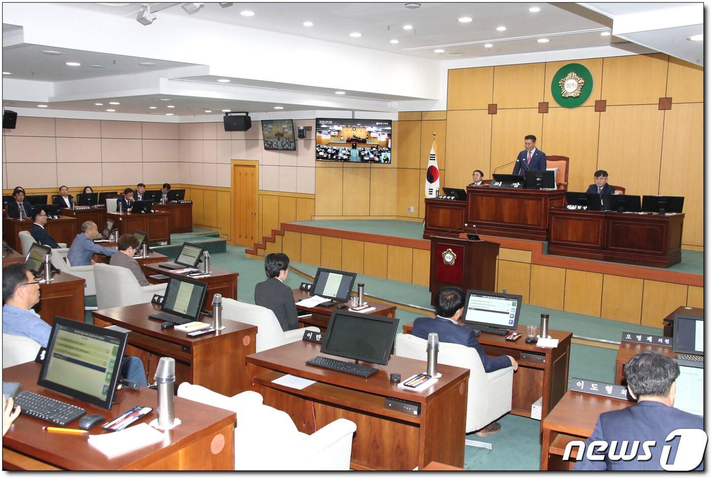 본문 이미지 - 전북 정읍시의회는 13일 제283회 임시회를 개회하고 21일까지 9일간의 의사일정을 시작했다.(정읍시의회 제공)2023.4.13/뉴스1 