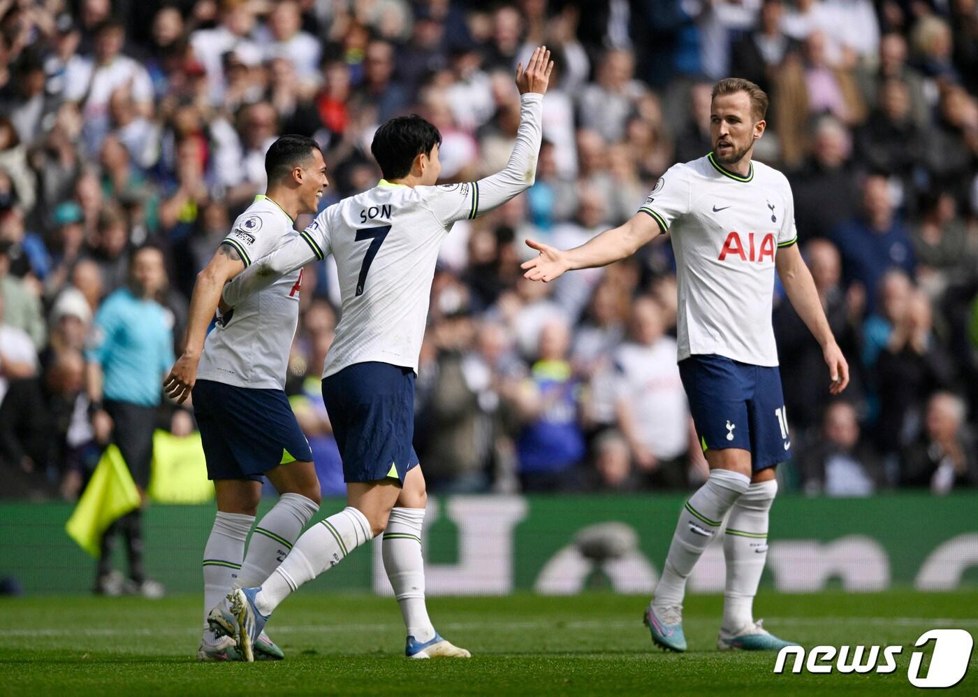 본문 이미지 - 토트넘의 손흥민(왼쪽)과 해리 케인. ⓒ 로이터=뉴스1 