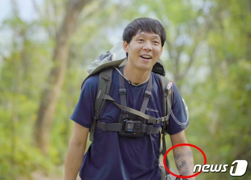 본문 이미지 - 가수 겸 배우 박유천. (유튜브 '로그북 오피셜' 갈무리)