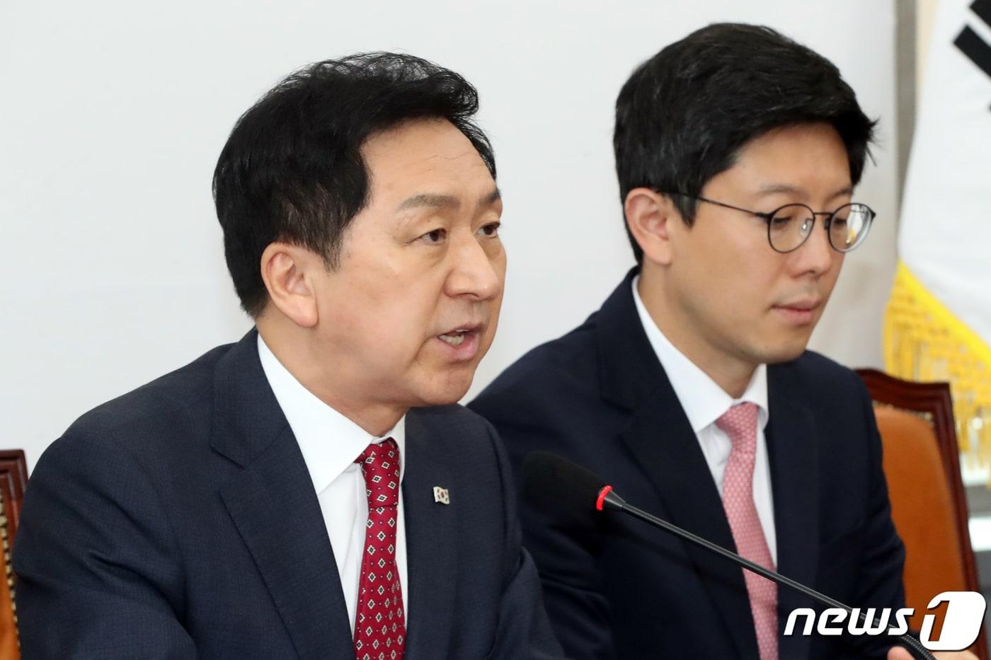 본문 이미지 - 김기현 국민의힘 대표가 17일 오전 서울 여의도 국회에서 열린 최고위원회의에서 모두발언을 하고 있다. 2023.4.17/뉴스1 ⓒ News1 황기선 기자