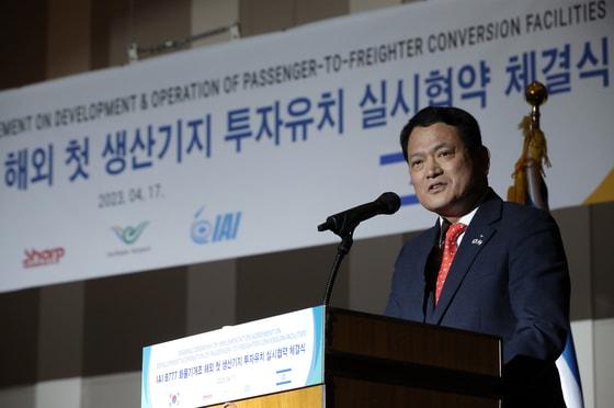 본문 이미지 - 인천국제공항공사 사장 당시 인사말하는 김경욱 전 민주당 충주지역위원장.(자료사진)/뉴스1 ⓒ 박정호 기자