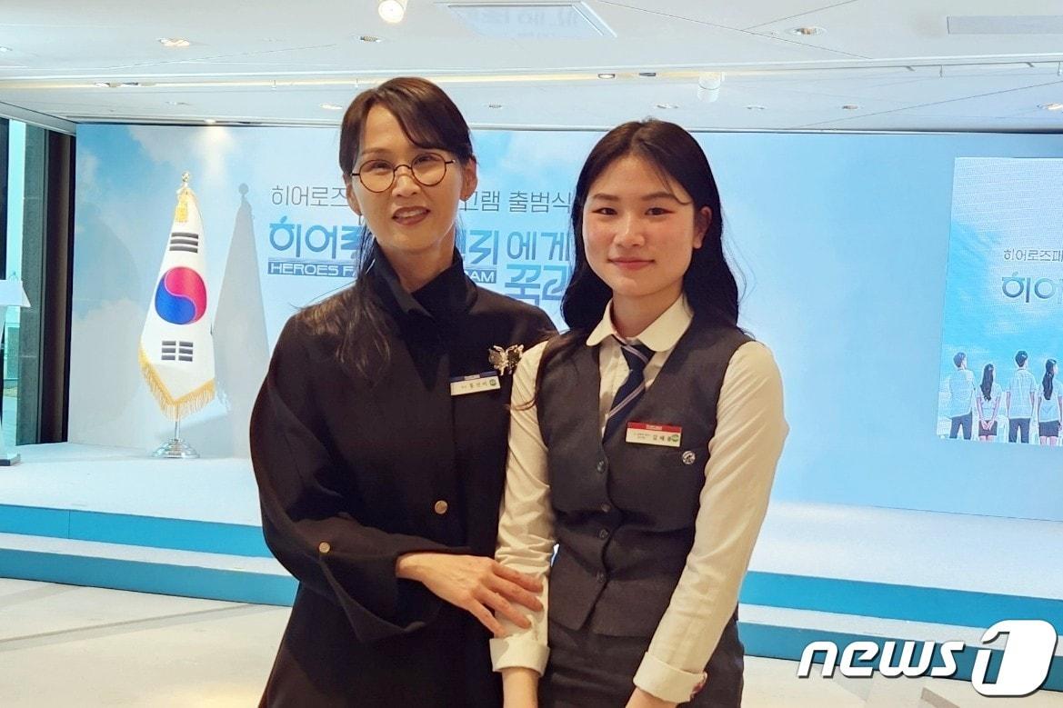 본문 이미지 - 삼육대 홍선미(왼쪽) 통합예술학과 교수와 김해봄양.(제공=삼육대)