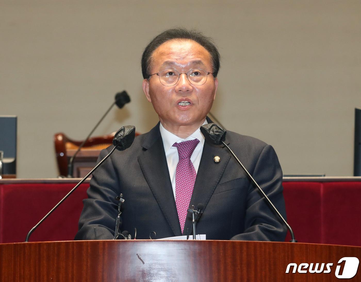 본문 이미지 - 윤재옥 국민의힘 원내대표가 18일 오후 서울 여의도 국회에서 열린 의원총회에서 발언을 하고 있다. 2023.4.18/뉴스1 ⓒ News1 ,송원영 기자