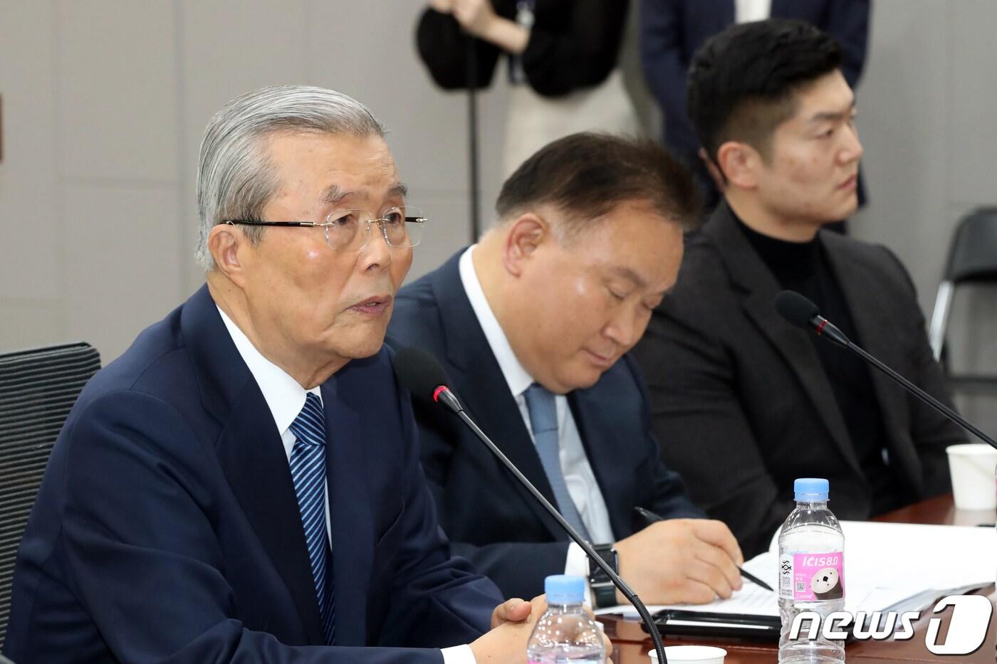 본문 이미지 - 김종인 전 국민의힘 비상대책위원장이 18일 오후 서울 여의도 국회에서 열린 '다른 미래를 위한 성찰과 모색 포럼'에서 발언을 하고 있다. 이날 토론은 '한국 정치, 문제와 제언'을 주제로 진행됐다. 2023.4.18/뉴스1 ⓒ News1 황기선 기자