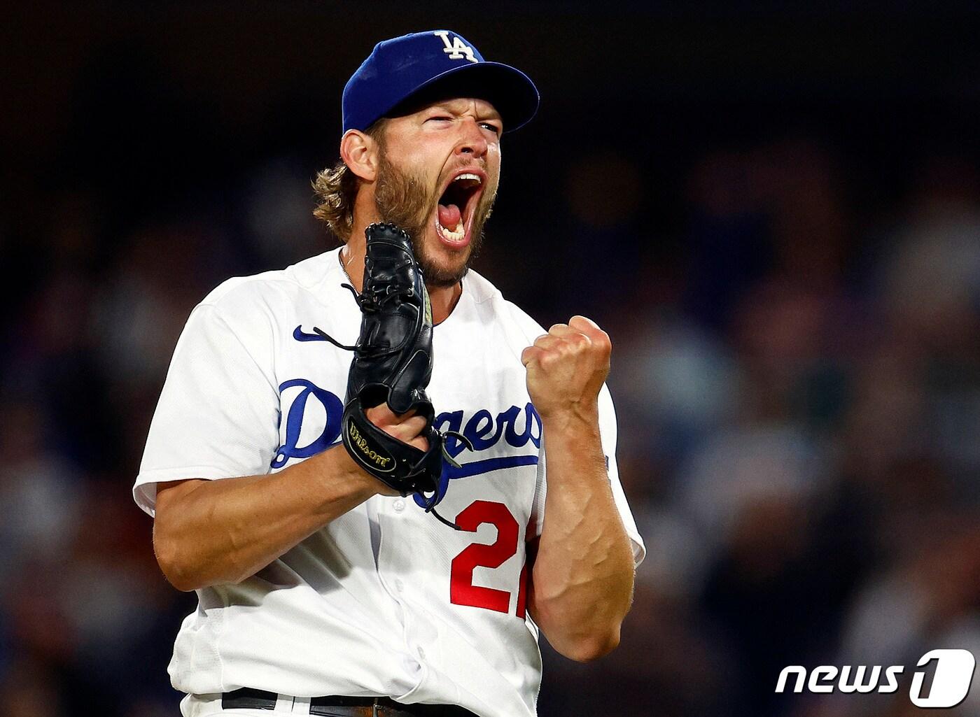 본문 이미지 - LA 다저스 클레이튼 커쇼가 19일(한국시간) 열린 메이저리그 뉴욕 메츠전에서 통산 200승을 달성했다. ⓒ AFP=뉴스1