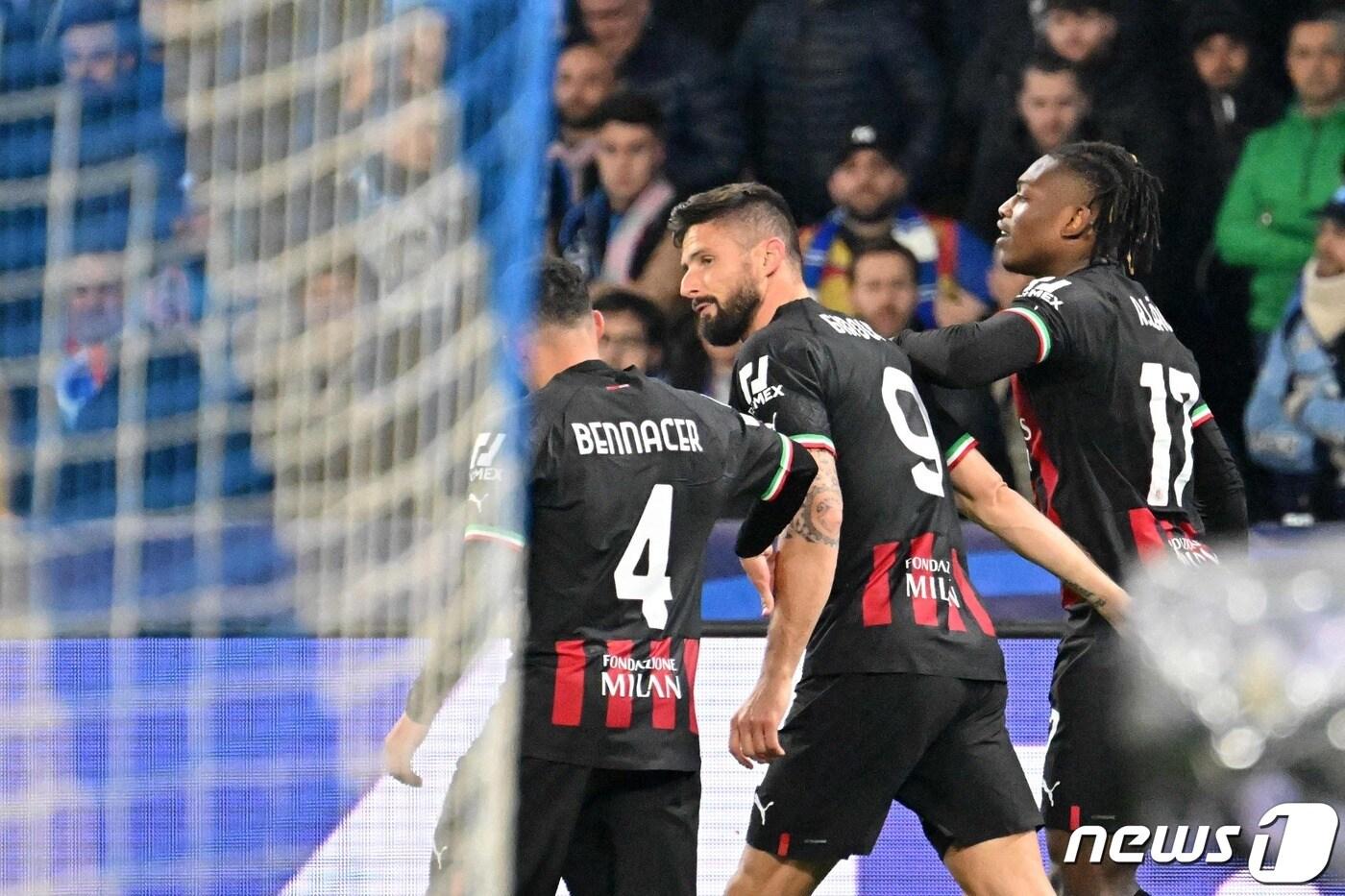 AC밀란 공격수 올리비에 지루(가운데) ⓒ AFP=뉴스1