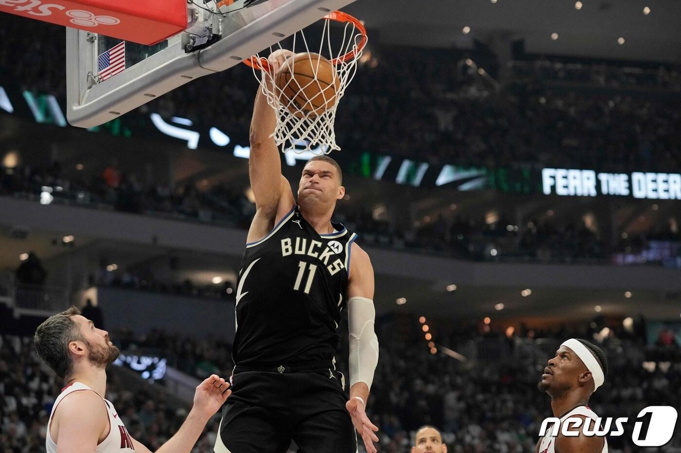 본문 이미지 - NBA 밀워키가 마이애미를 꺾고 PO 전적 1승1패를 만들었다.ⓒ AFP=뉴스1