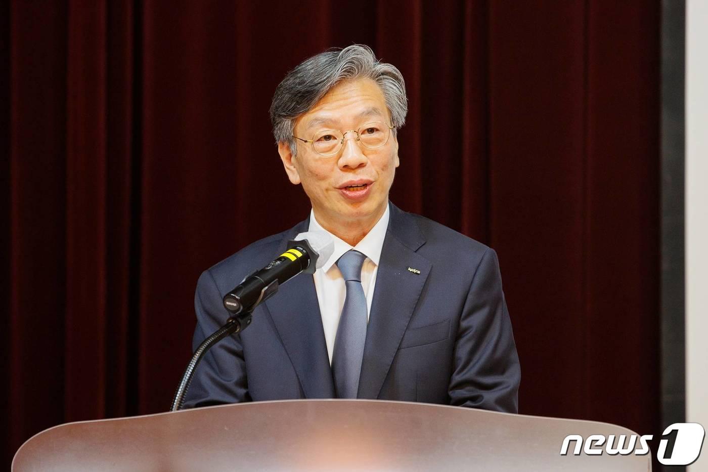 본문 이미지 - 유정열 코트라 사장이 20일 서울 서초구 염곡동 본사에서 열린 ‘중견기업 코트라 활용 스킬업 설명회’에서 개회사를 하고 있다. (코트라 제공) 2023.4.20/뉴스1