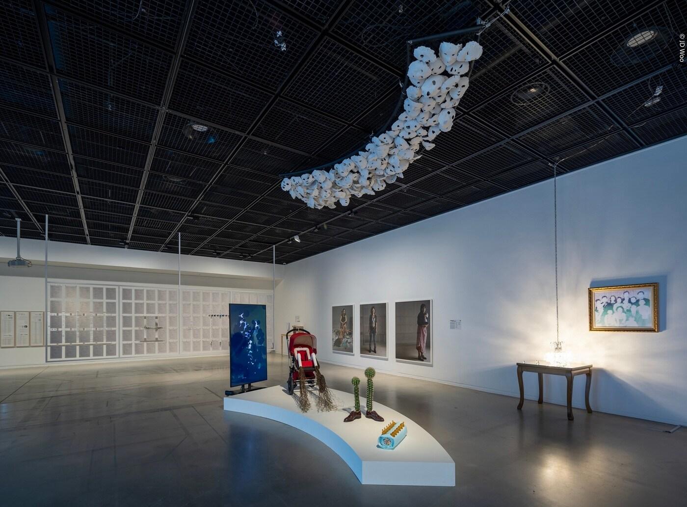 본문 이미지 -  수원시립미술관은 오는 8월20일까지 현대미술 기획전 '어떤 Norm(all)'을 연다. (수원시립미술관 제공)