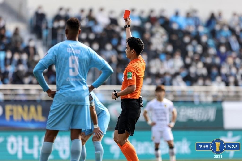 본문 이미지 - 김종혁 심판. (대한축구협회 제공)