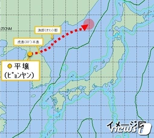 본문 이미지 - 일본 정부가 지난 13일 발사된 북한의 신형 대륙간탄도미사일(ICBM)에 관한 분석을 21일에 발표했다. ⓒ News1 강민경 기자