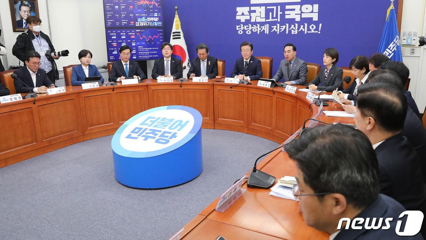 박홍근 더불어민주당 원내대표가 24일 오전 서울 여의도 국회에서 열린 최고위원회의에서 발언을 하고 있다. 2023.4.24/뉴스1 ⓒ News1 임세영 기자