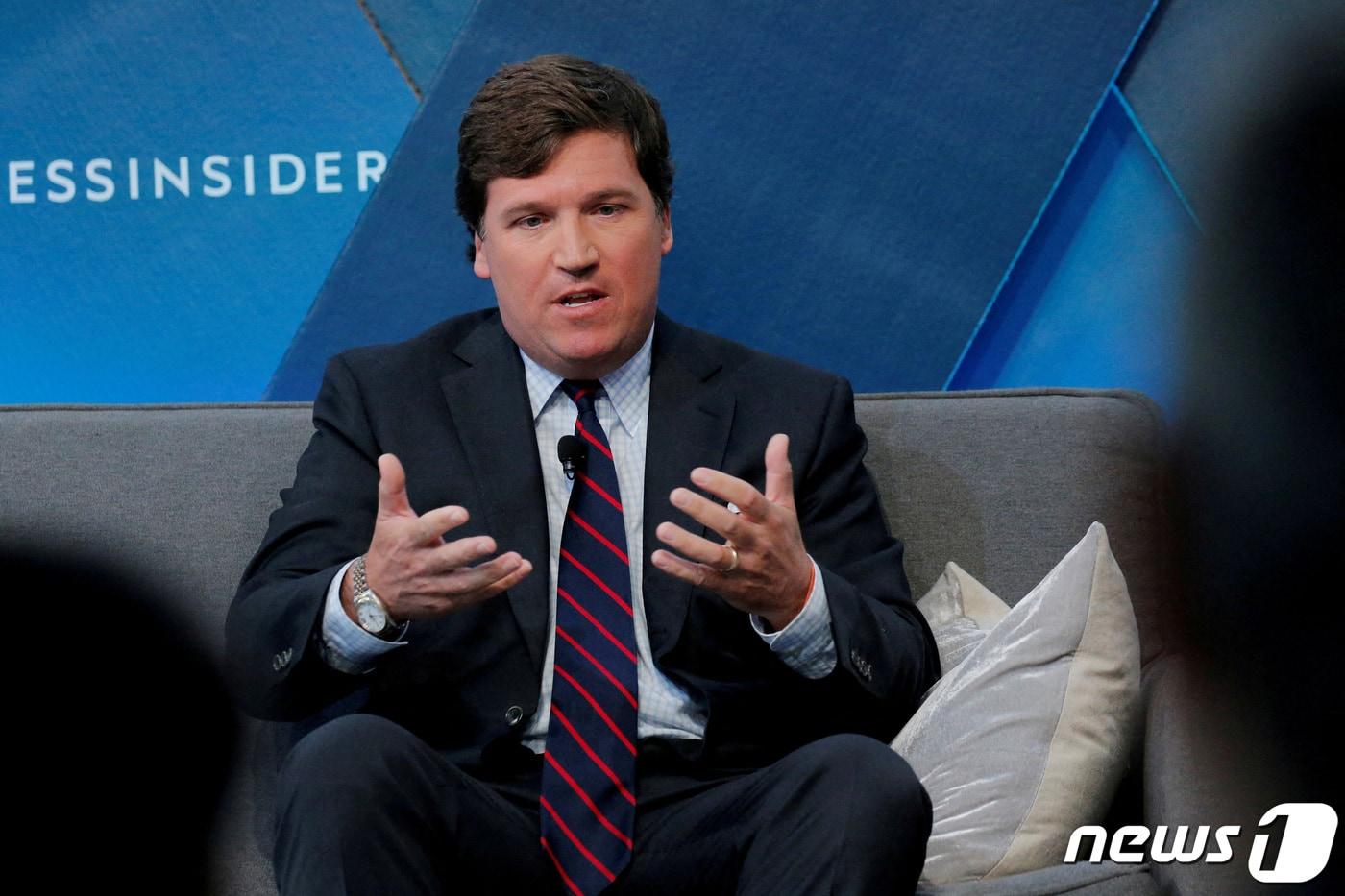 폭스뉴스의 간판 앵커 터커 칼슨이 한 미디어 콘퍼런스에서 발언하고 있다. ⓒ 로이터=뉴스1 ⓒ News1 박형기 기자