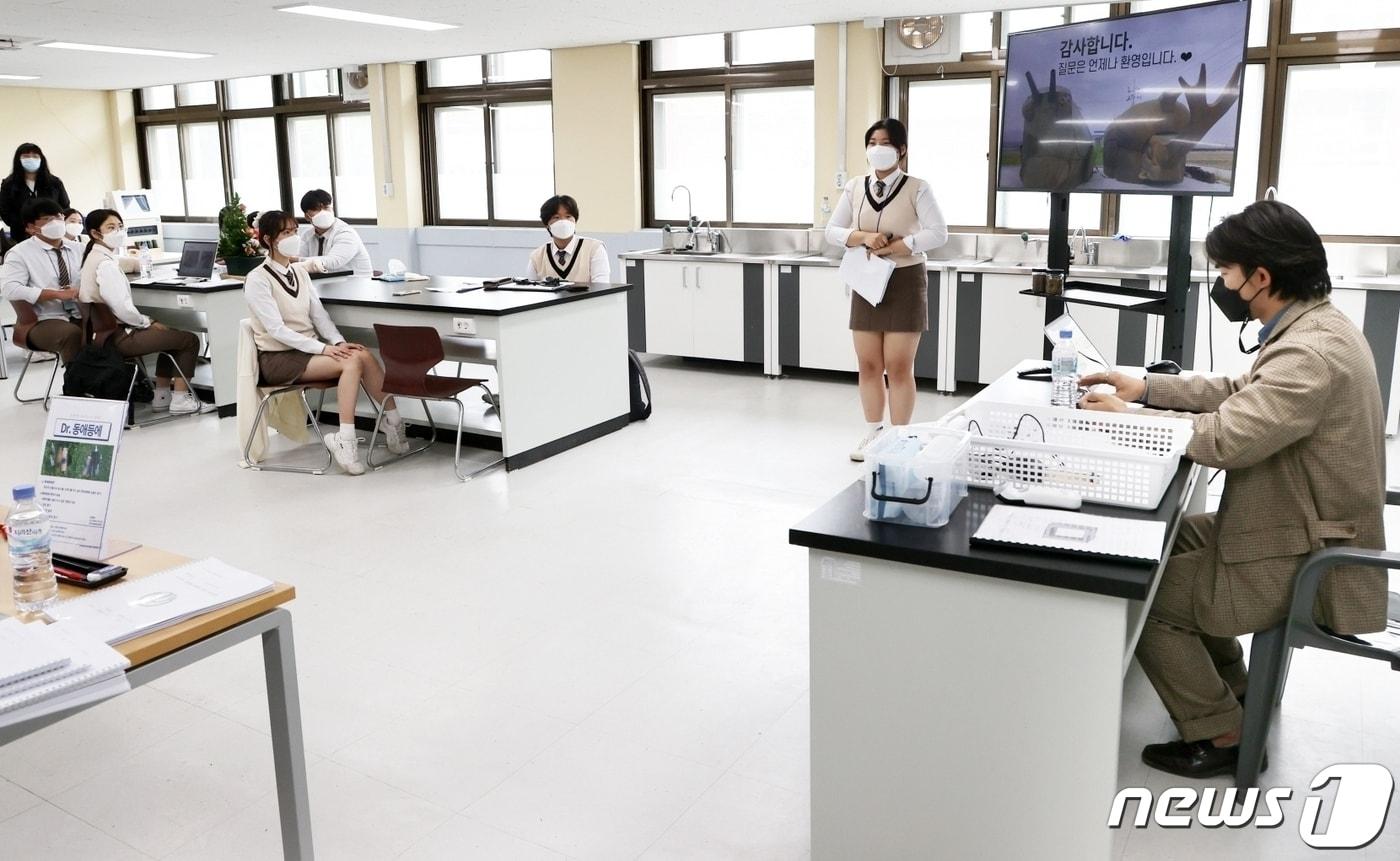 본문 이미지 - 충북도 내 농업계 고등학교 학생들이 평소 갈고닦은 기량을 뽐내는 '52년차 충북영농학생축제'가 25일과 26일 이틀간 청주농고에서 열린다. 2021 충북영농학생축제 모습./뉴스1