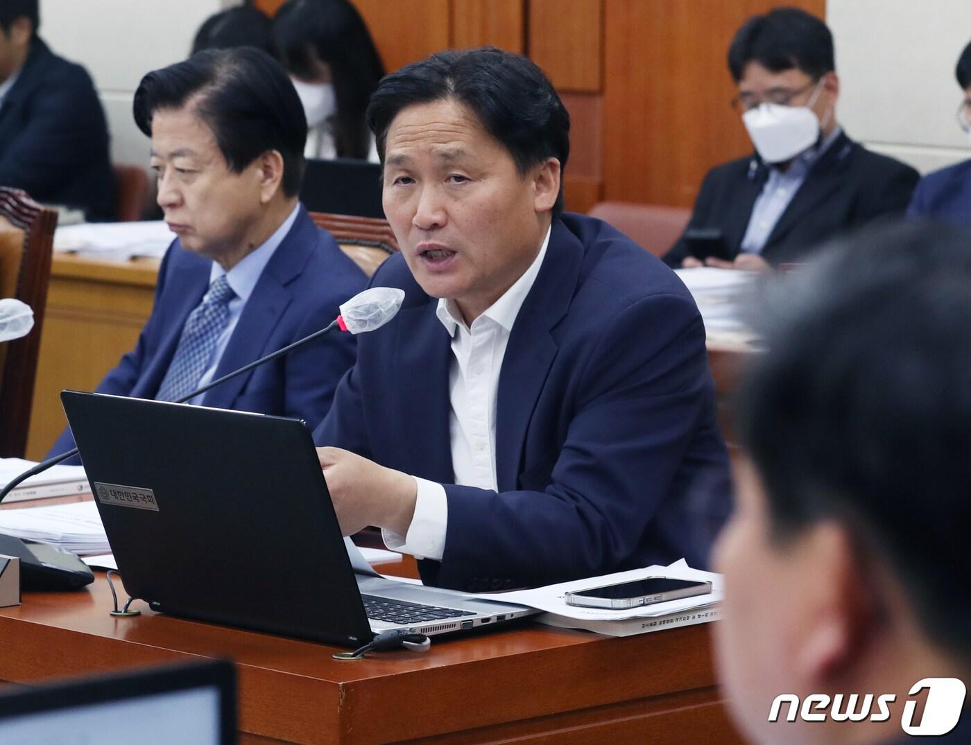 본문 이미지 - 김영진 더불어민주당 의원. 뉴스1 ⓒ News1 송원영 기자