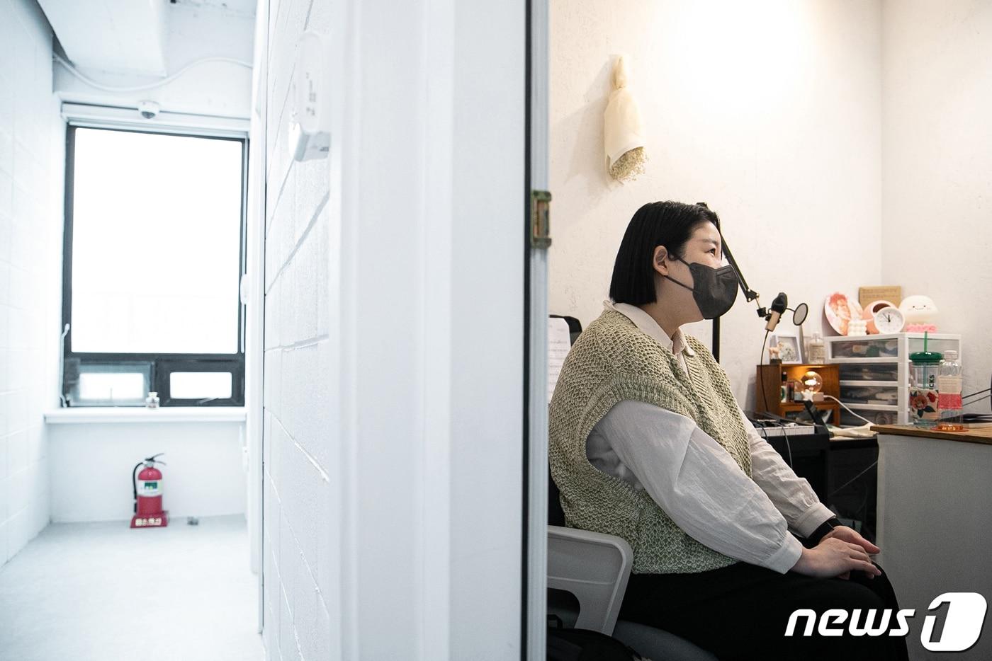 가수 바바라(본명 이혜인)가 지난 4월25일 오후 서울 양천구의 작업실에서 뉴스1과 인터뷰하고 있다. 2023.4.25/뉴스1 ⓒ News1 이승배 기자