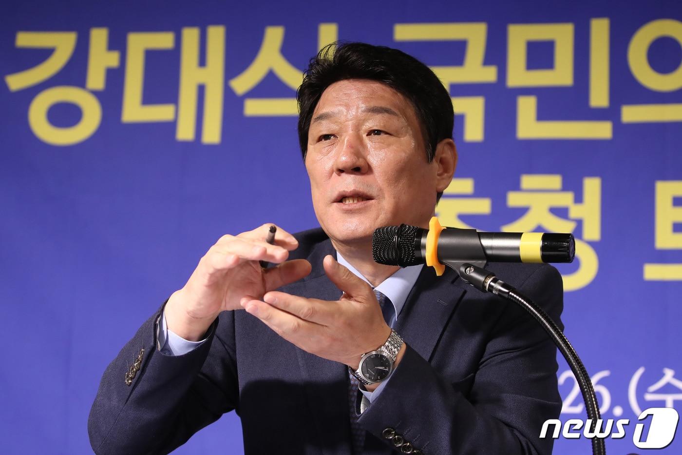 본문 이미지 - 강대식 국민의힘 최고위원이 26일 오전 대구 남구 이천동 대구아트파크에서 열린 대구·경북 중견언론인모임 아시아포럼21 주최 '제111회 릴레이 정책토론회'에 참석해 모두 발언을 하고 있다. 2023.4.26/뉴스1 ⓒ News1 공정식 기자