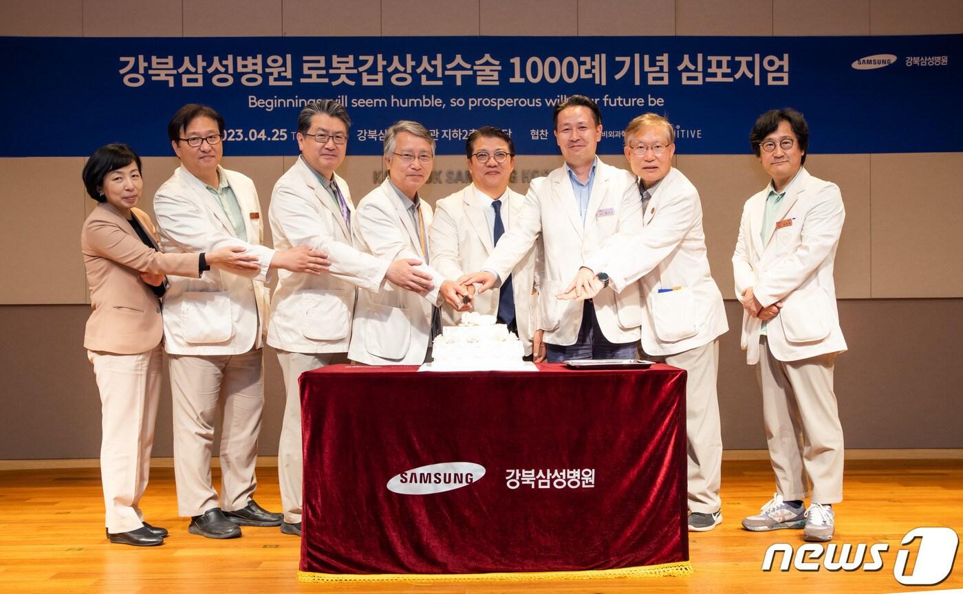본문 이미지 - 강북삼성병원은 로봇 갑상선 수술 1000례 달성을 기념해 심포지엄을 개최했다/강북삼성병원 제공