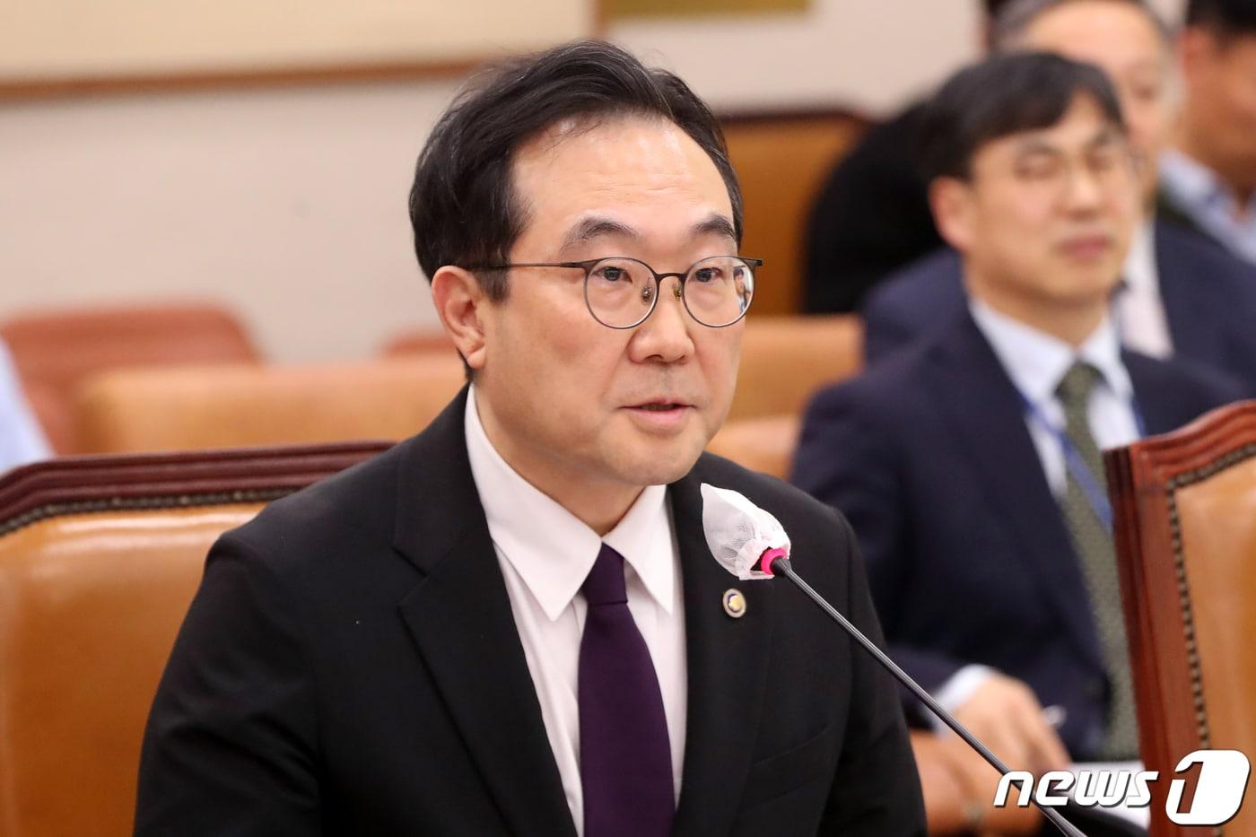 본문 이미지 - 이도훈 외교부 2차관이 26일 오후 서울 여의도 국회에서 열린 법제사법위원회 제2차 전체회의에서 의원 질의에 답하고 있다. 2023.4.26/뉴스1 ⓒ News1 황기선 기자
