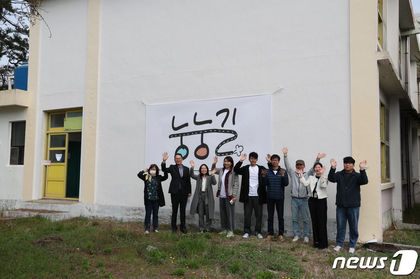 본문 이미지 - 전남 해남군 청년단체 ㈜마고가 제안한 '눙눙길(황산면 옥공예마을)'이 최근 전남도 2023 청년마을만들기 사업에 선정돼 사업비 3억원을 확보했다. (해남군 제공)/뉴스1 