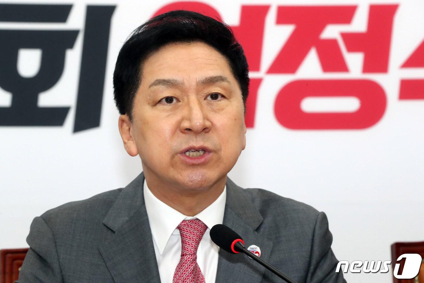 본문 이미지 - 김기현 국민의힘 대표가 27일 오전 서울 여의도 국회에서 열린 최고위원회의에서 모두발언을 하고 있다. 2023.4.27/뉴스1 ⓒ News1 황기선 기자