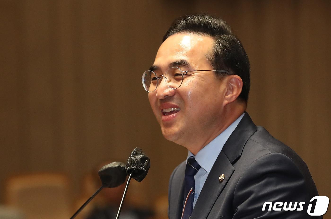 본문 이미지 - 임기 만료를 하루 앞둔 박홍근 원내대표가 27일 서울 여의도 국회에서 열린 의원총회에서 발언을 하고 있다. 2023.4.27/뉴스1 ⓒ News1 임세영 기자