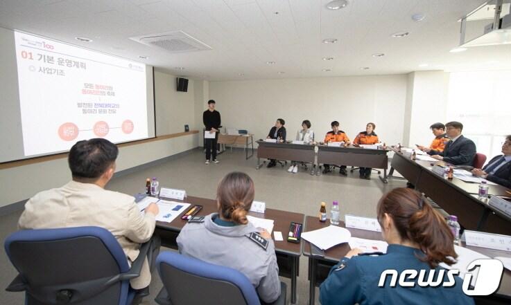 본문 이미지 - 전북대는 27일 대학본부 중회의실에서 유관기관 회의를 갖고, 축제 안전대책에 대해 논의했다.(전북대 제공)/뉴스1