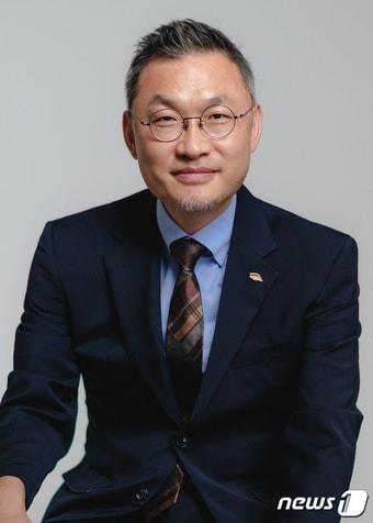 본문 이미지 - MB정부 때 청와대 사회통합수석실 선임행정관을 지낸 백두원(50) 택스유 대표