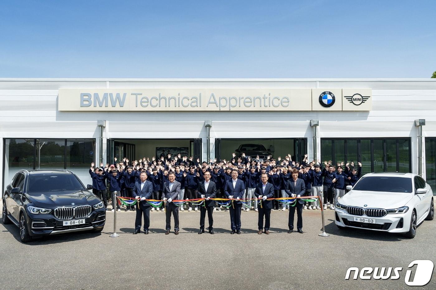 본문 이미지 - BMW그룹 코리아는 27일 아주자동차대학교에서 BMW 어프렌티스 프로그램 전용 교육장 준공식을 개최했다.(BMW그룹 코리아 제공)ⓒ 뉴스1 