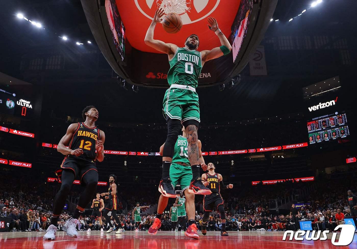NBA 보스턴, 애틀랜타 꺾고 PO 2회전 진출. ⓒ AFP=뉴스1
