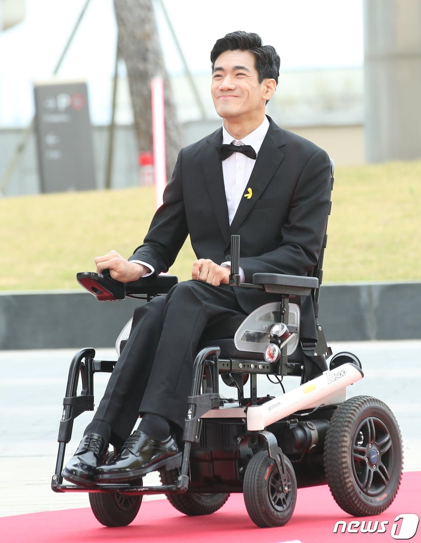 본문 이미지 - 배우 하지성이 28일 오후 인천 파라다이스시티에서 열린 '제59회 백상예술대상' 레드카펫 행사에 참석하고 있다. 2023.4.28/뉴스1 ⓒ News1 권현진 기자