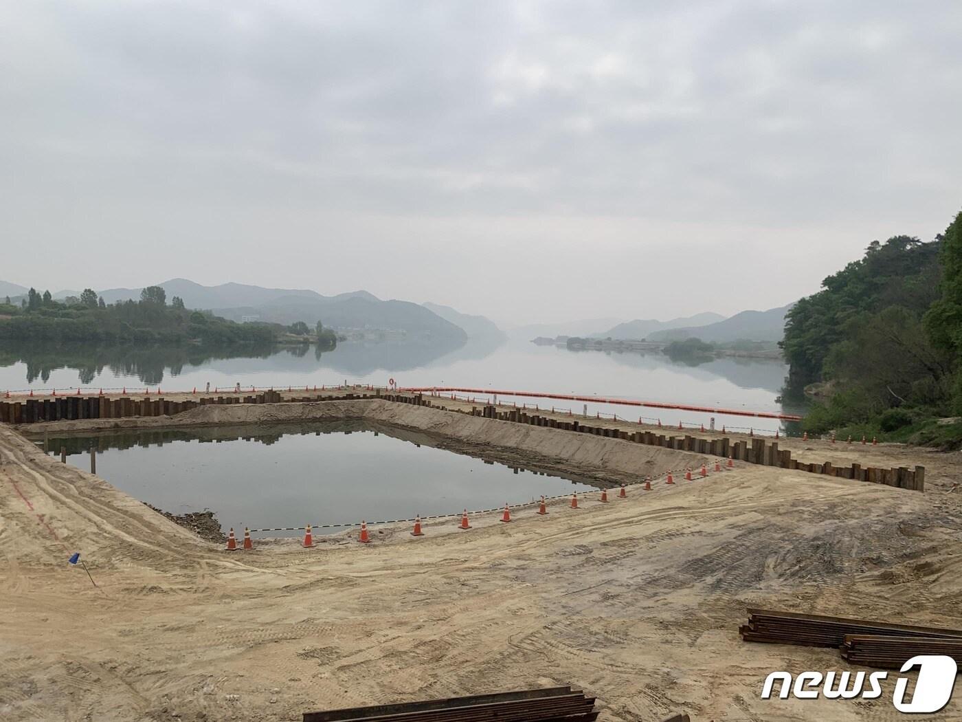 본문 이미지 - 경기도는 4월부터 10월까지를 가뭄종합대책 기간으로 지정하고 농업‧생활용수 부족 등 가뭄 상황에 대비한다고 밝혔다.(경기도 제공)